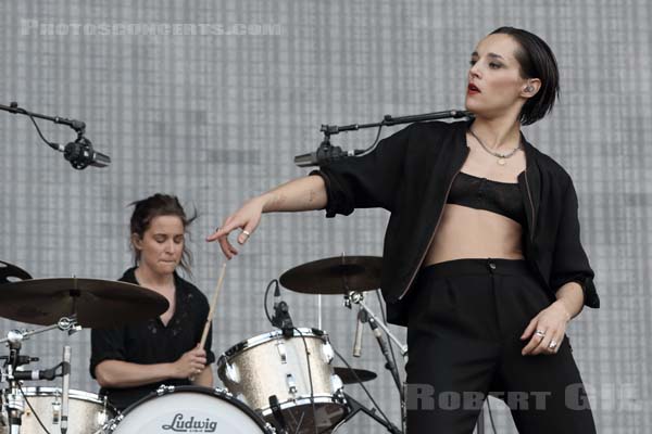 SAVAGES - 2017-07-02 - ARRAS - La Citadelle - Main Stage - Camille Berthomier - Fay Milton